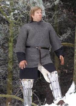 Cotte de maille anneaux plats rivetés acier naturel. Anneaux 9 mm. Prête pour le combat. Tailles; M / l / XL . En vente chez Armurias