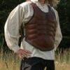 Cuirasse musclée en cuir marron – Image 4