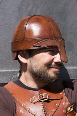 Casque de guerrier cuir marron