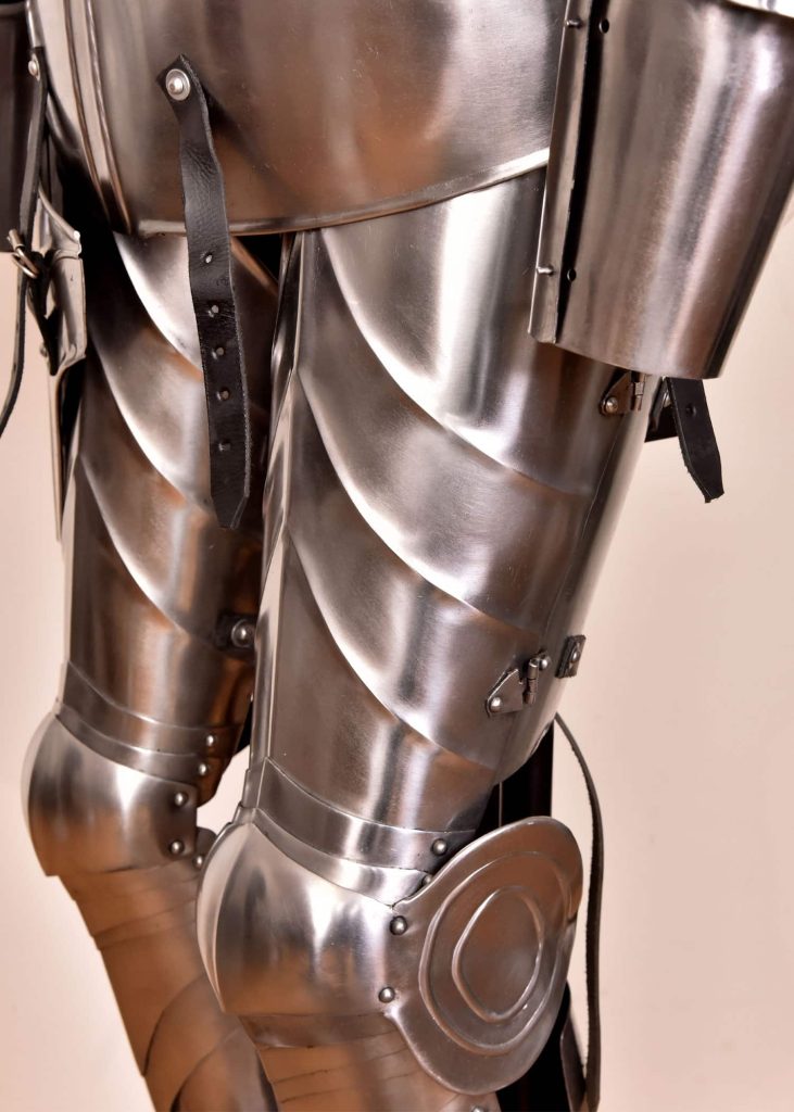 Le chevalier médiéval : tenue, accessoires, armes et personnel