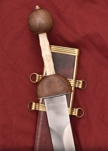 Gladius légionnaire romain fourreau rouge 2 Gladius légionnaire romain fourreau rouge – Image 2