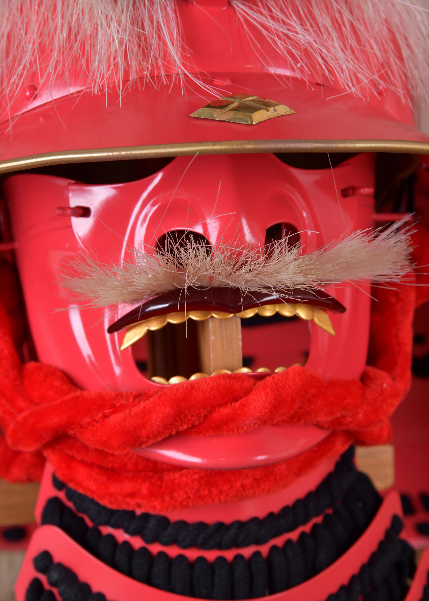 Kabuto Mempo Takeda Shingen 4 Masque mempo rouge Takeda Shingen avec moustache claire