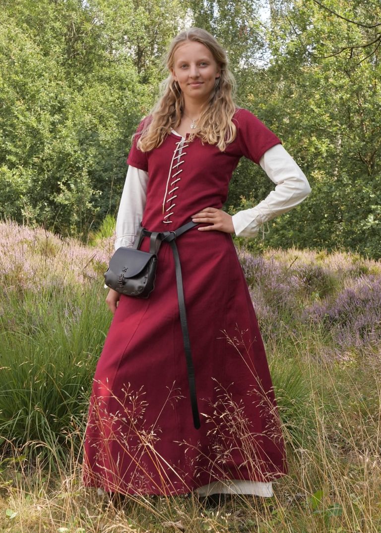 Cotehardie robe médiévale Ava manches courtes rouge