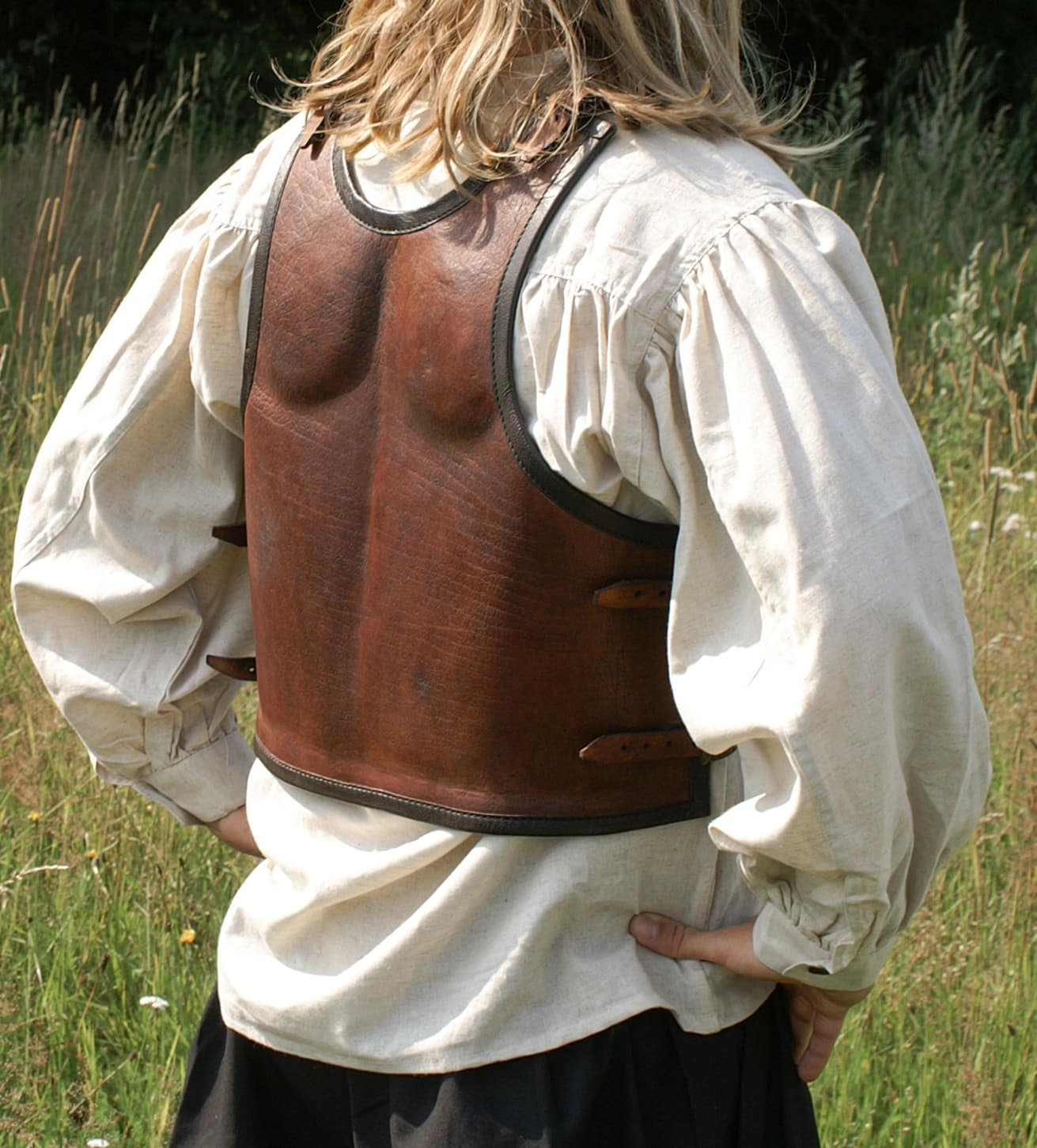 Cuirasse musclée en cuir marron 2 Cuirasse musclée en cuir marron – Image 2
