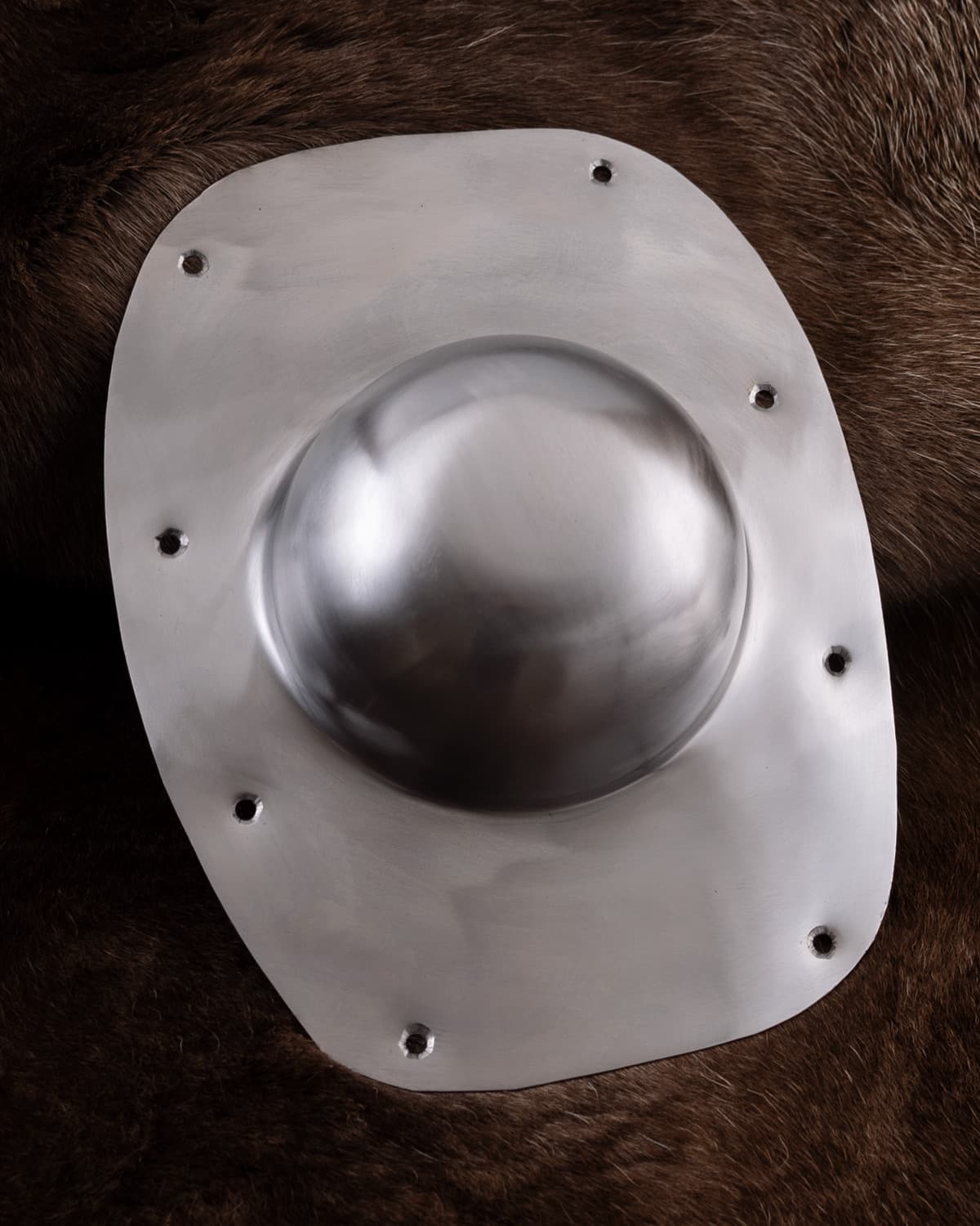 Umbo romain en acier 1 Umbo romain en acier