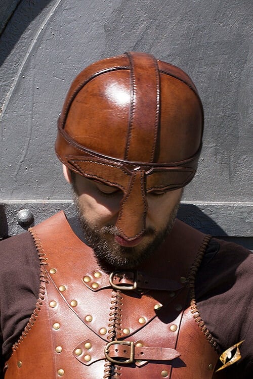 Casque guerrier en cuir 3 Casque guerrier en cuir – Image 3