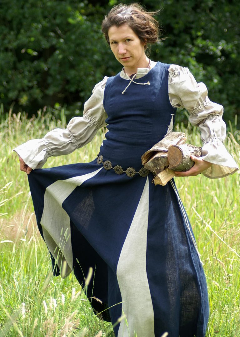 Robe médiévale Finna en lin bleue