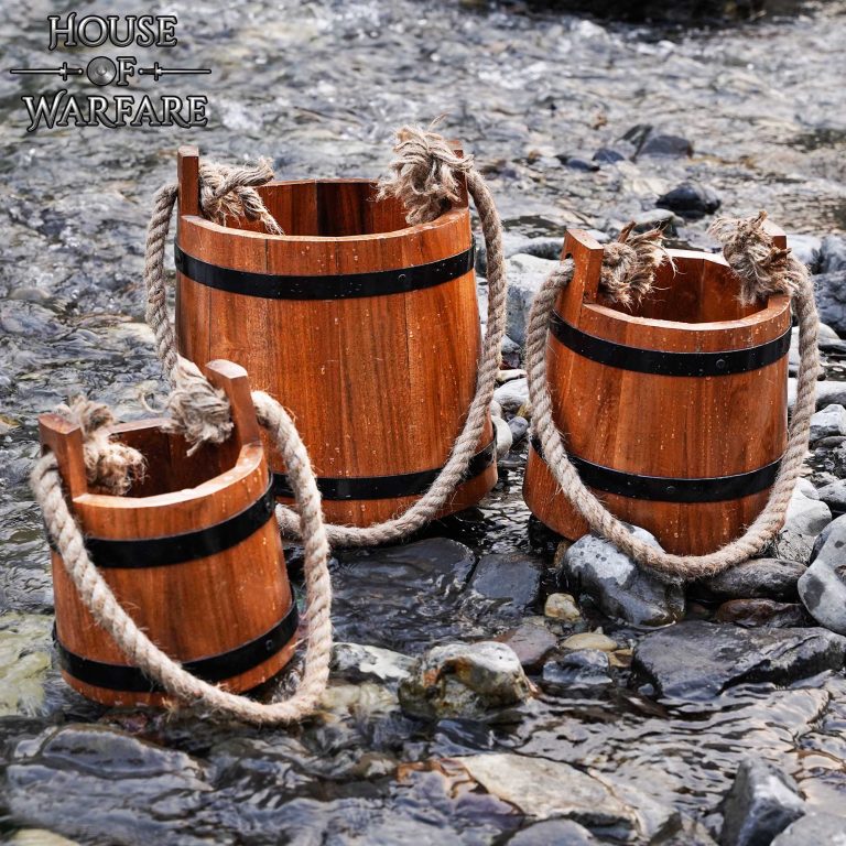 Seaux à eau en bois dur fabriqués à la main – Seaux en bois rustiques, utilisation et décoration historiques