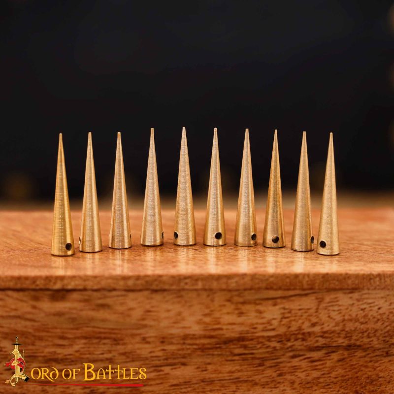 Lot de 10 aiguillettes médiévales en laiton poli pour laçage gambison et pourpoint