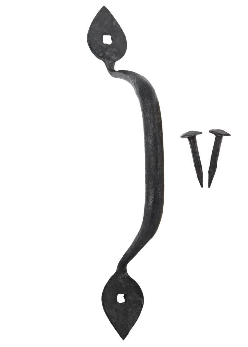 Poignée rustique en fer forgé à la main de 16,5 cm avec extrémités travaillées en forme de feuille, finition antique, trous pré-percés et clous de fixation inclus