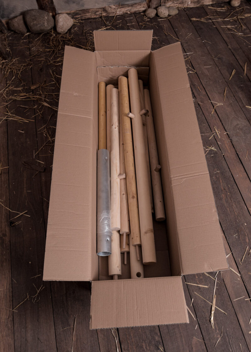 Optimisez votre campement avec ce set complet de mâts en bois pour la tente de chevalier Herwald. Comprend un mât central démontable et 10 piquets latéraux en épicéa robuste. Qualité historique garantie.