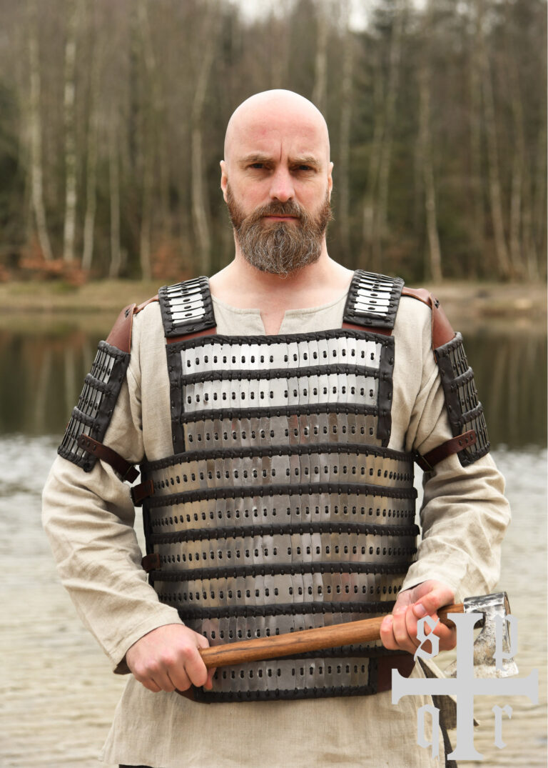 Armure lamellaire de Birka en acier et cuir – vue 1