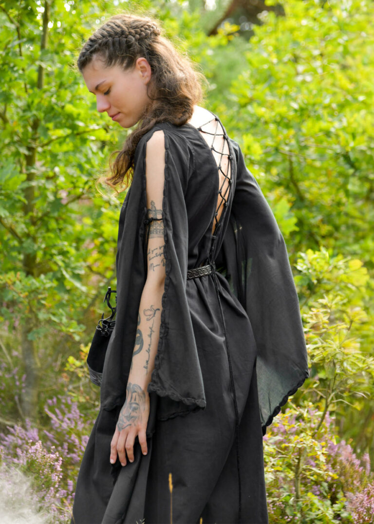 Robe médiévale Ingrid à laçage dos, noire