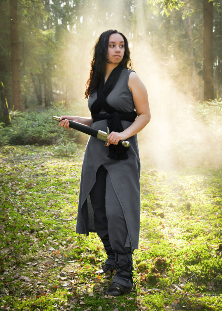 Robe sans manches Ilora avec châle-ceinture, grise