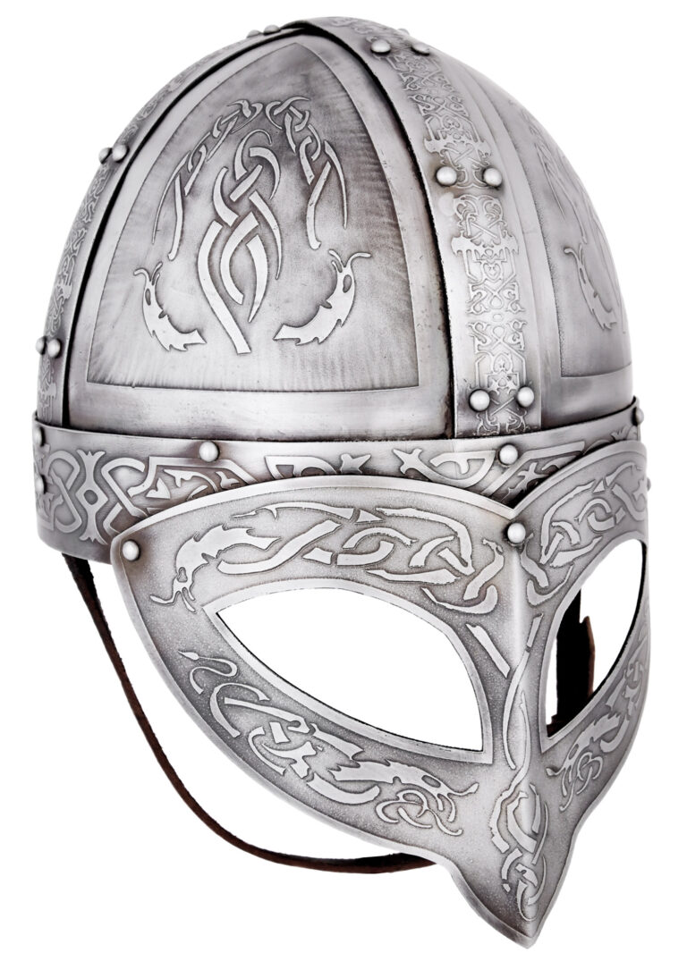 Casque viking à entrelacs en acier avec masque à lunettes, vue de trois quarts