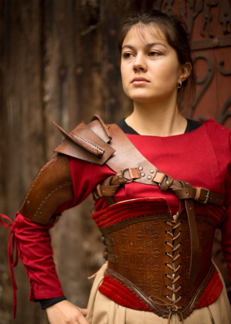 Épaulière en cuir marron pour GN avec harnais de poitrine