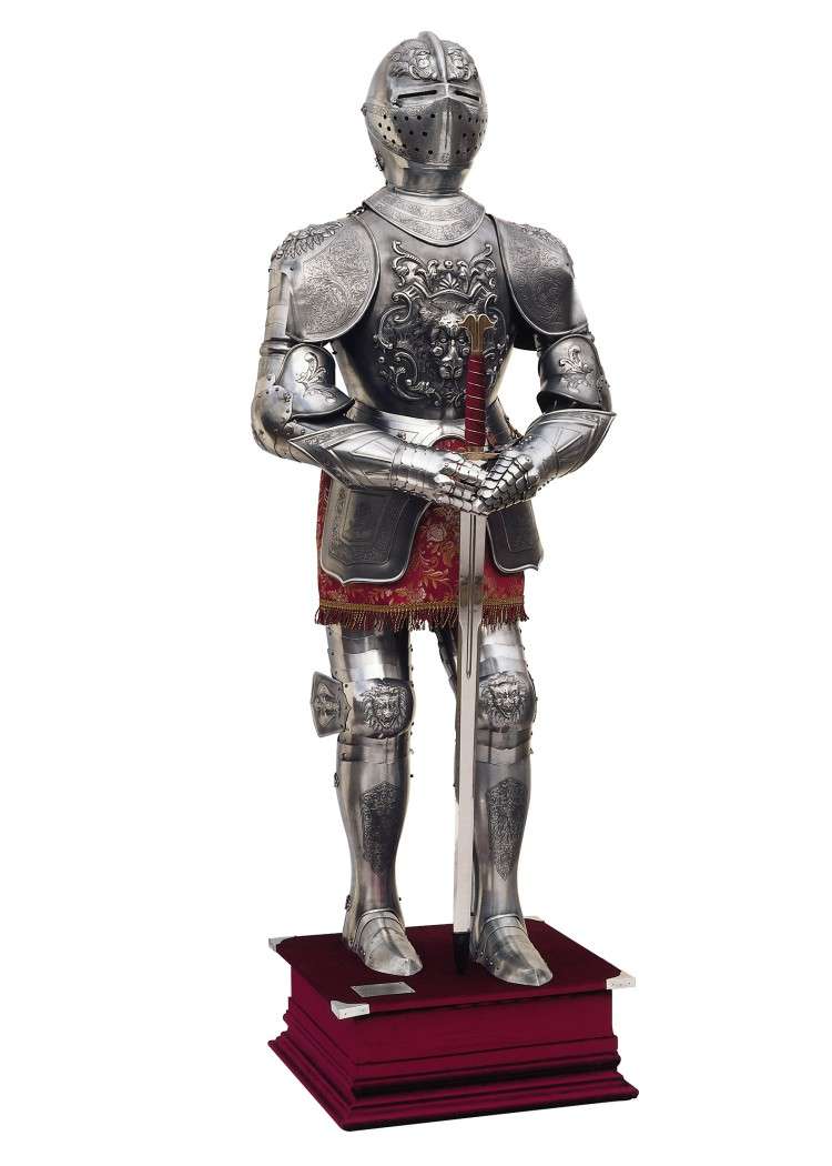 Armure Charles Quint à décor repoussé Marto – vue 1