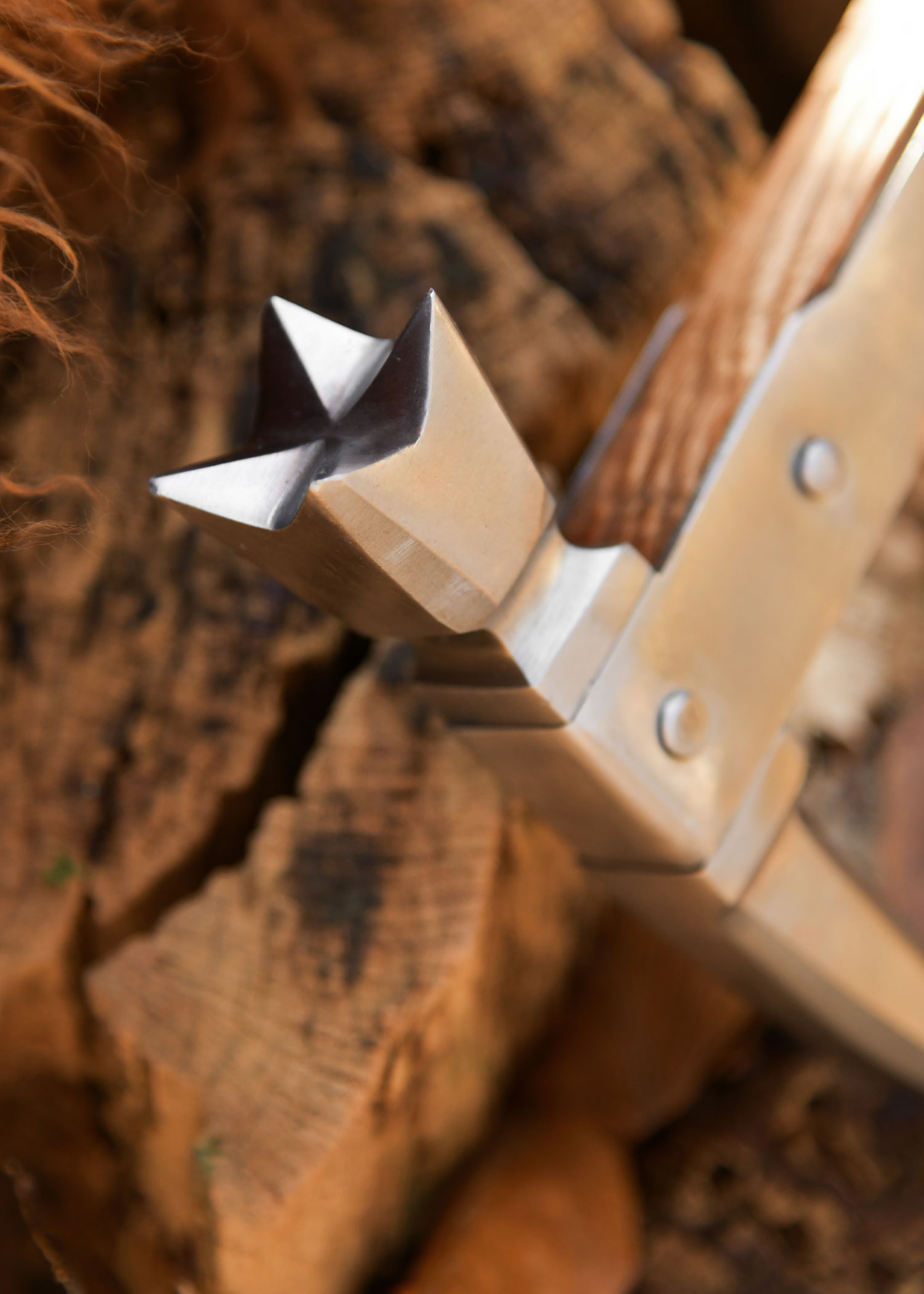 Marteau de combat bec de corbin 9 Face de frappe à quatre pointes, vue rapprochée