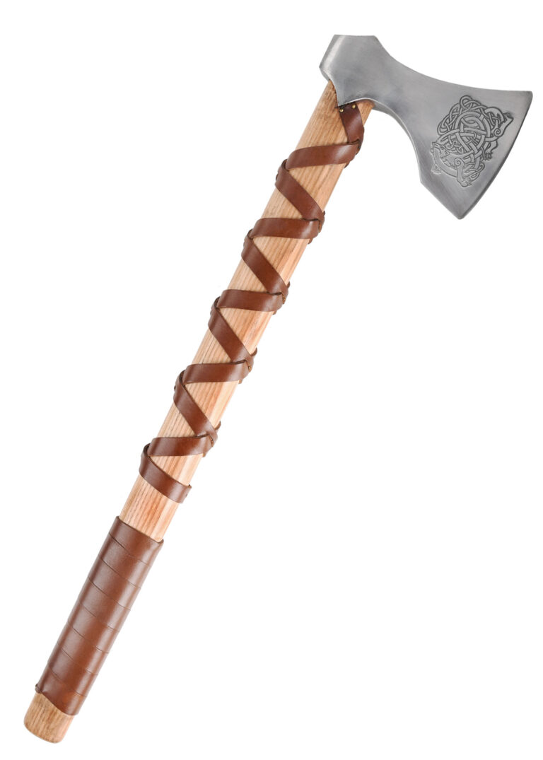 Hache viking moulée type E gravée, vue principale sur fond blanc