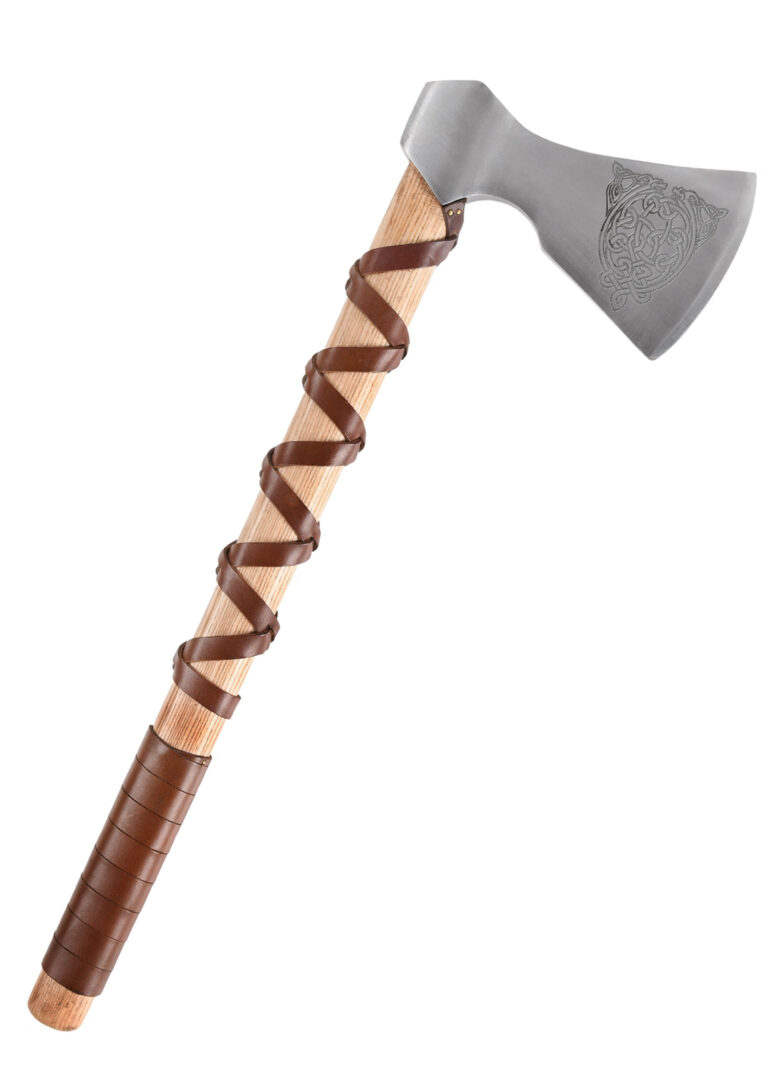 Hache viking moulée type F gravée, vue principale sur fond blanc