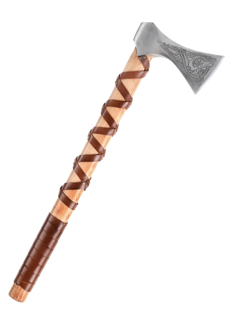 Hache viking moulée type K gravée, vue principale sur fond blanc