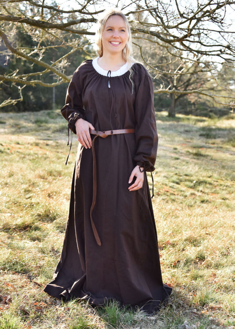 Robe médiévale Ana marron — présentation du vêtement