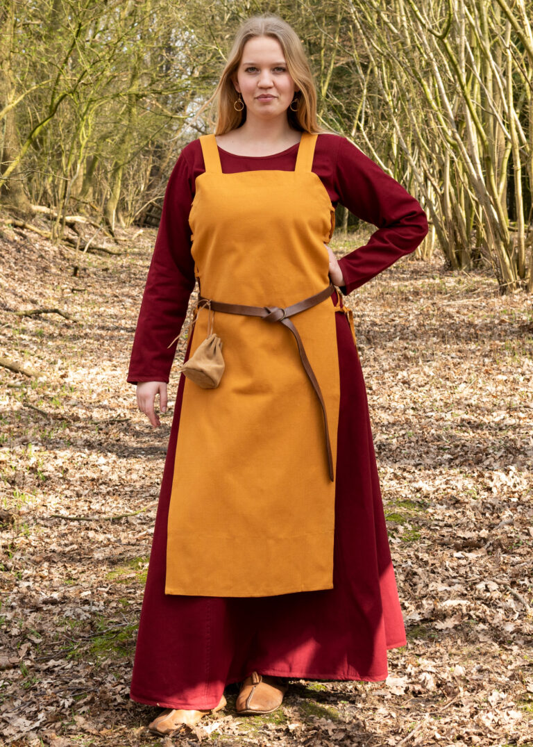 Robe-tablier viking Tinna jaune moutarde — présentation du vêtement
