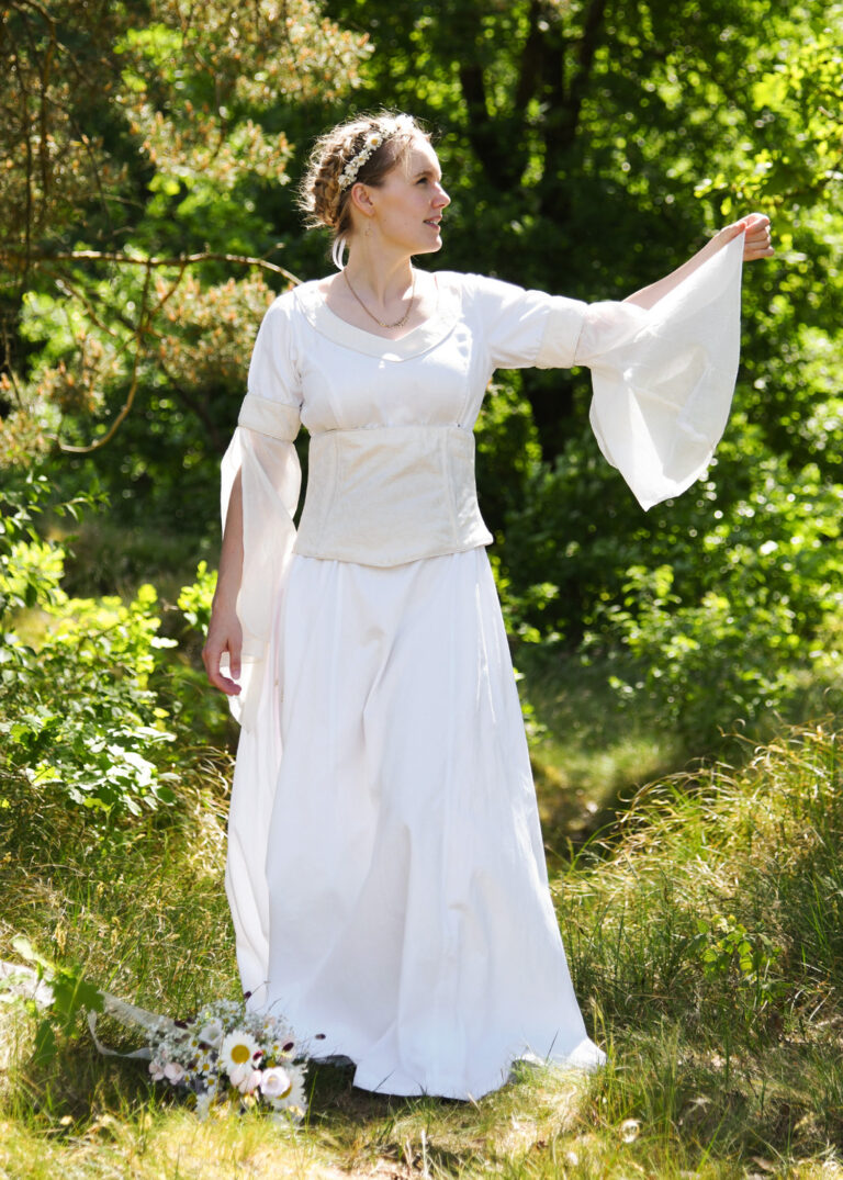robe de mariée médiévale Fine — présentation du vêtement