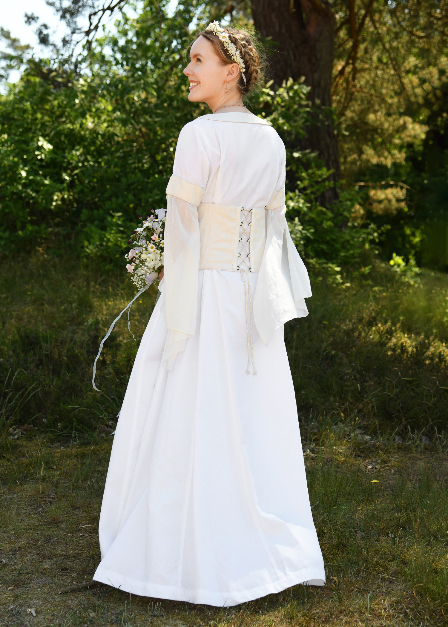 robe de mariée médiévale Fine — présentation du vêtement