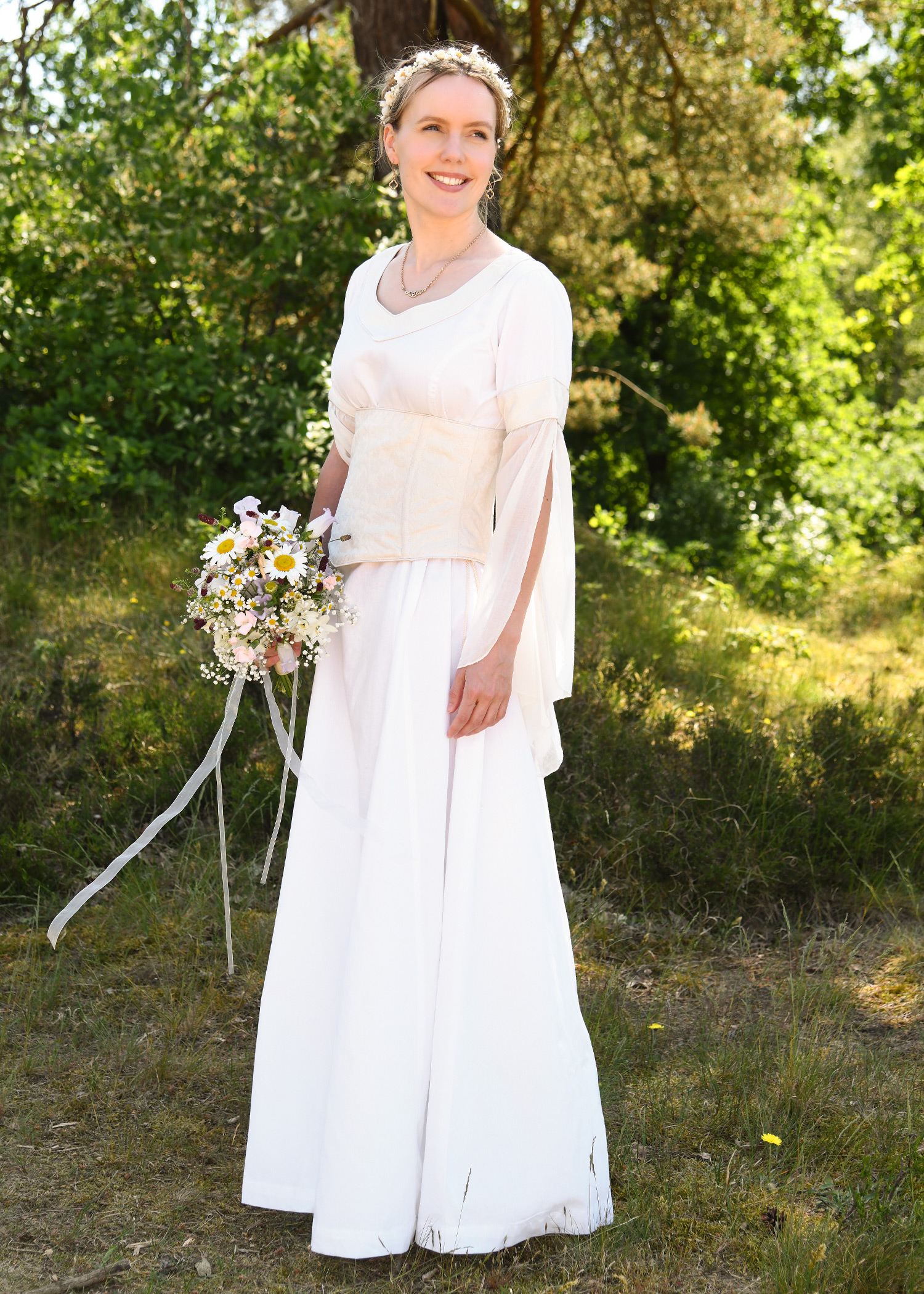 robe de mariée médiévale Fine — présentation du vêtement