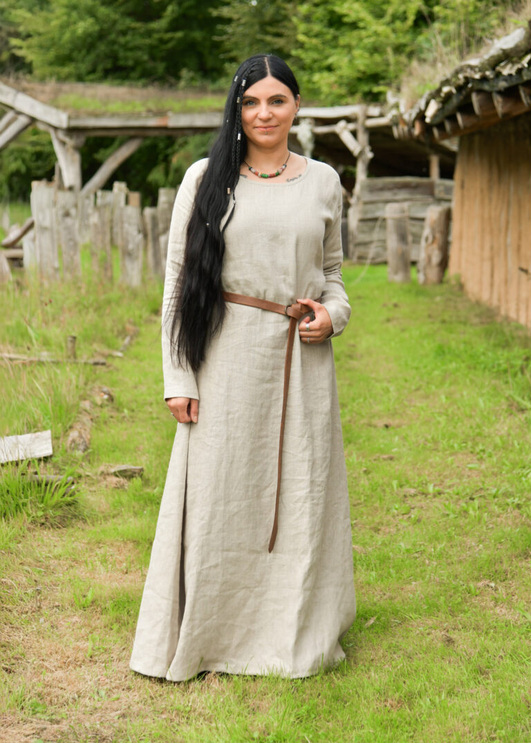 Robe médiévale Forseti en lin naturelle — présentation du vêtement