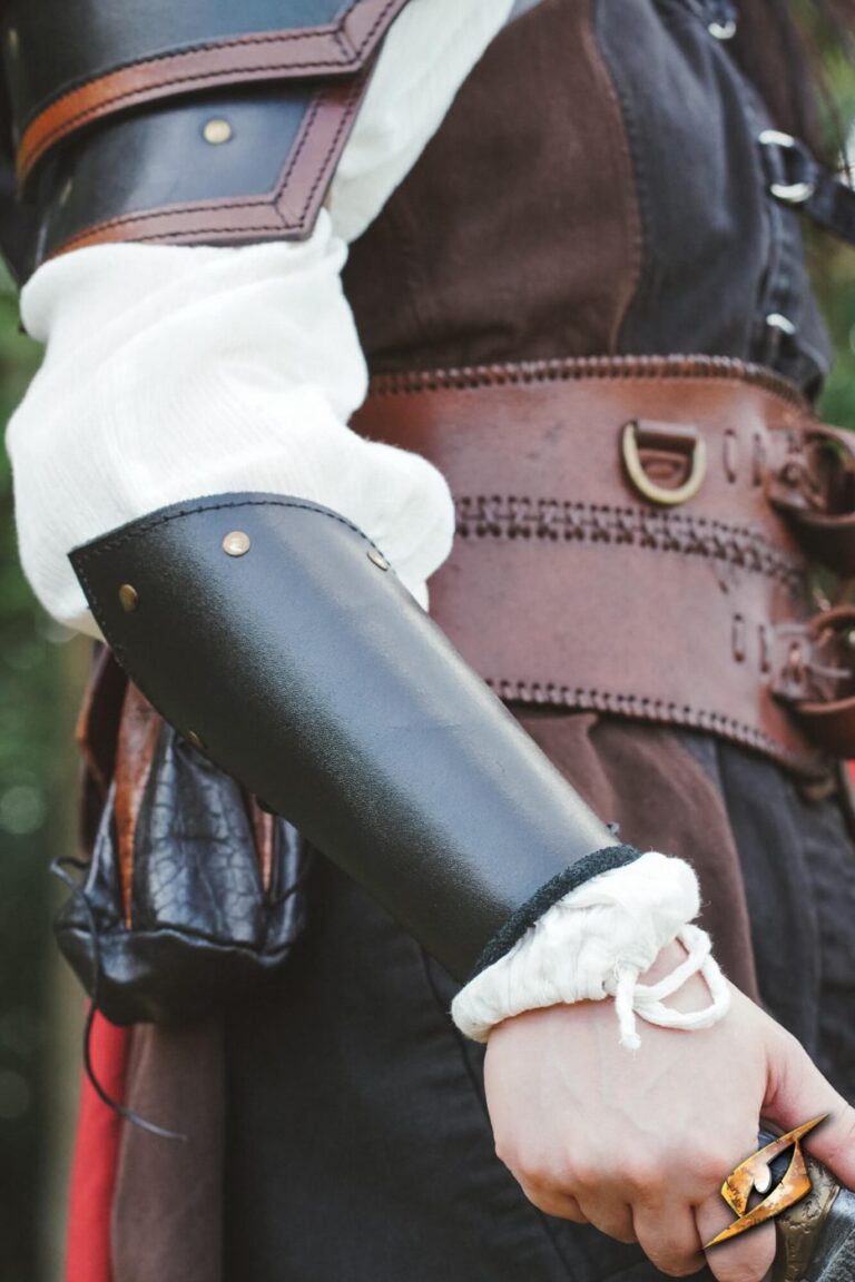 brassards en cuir Ready For Battle Epic Armoury – coloris noir