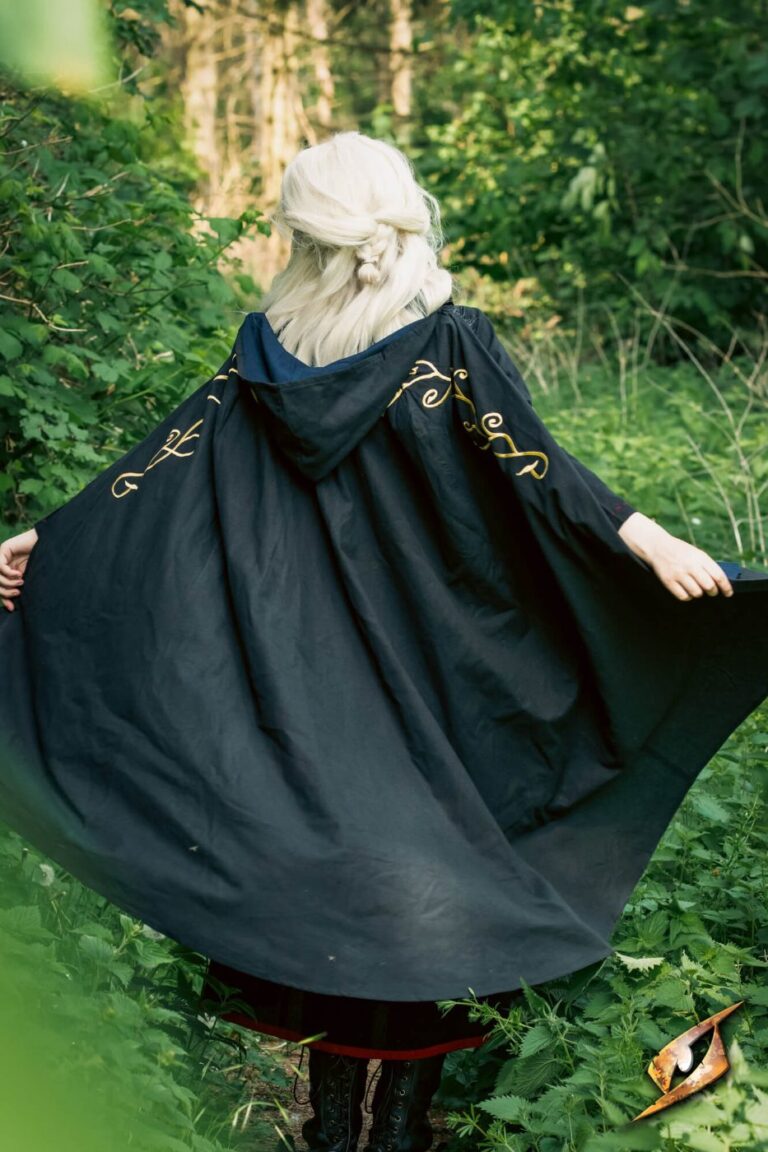 cape elfique brodée Epic Armoury – coloris noir