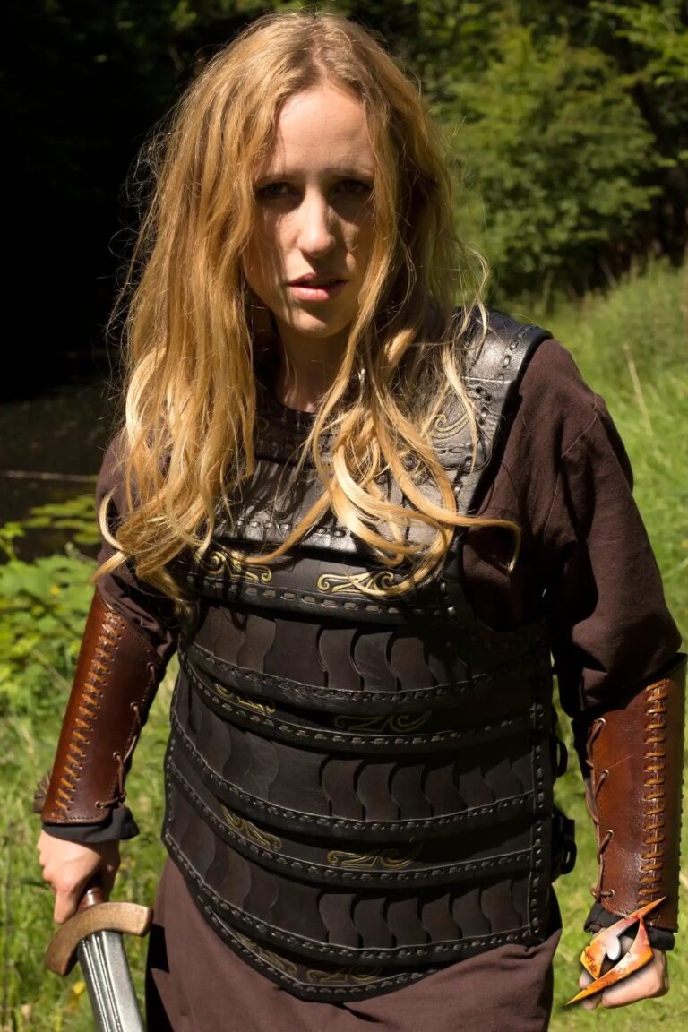cuirasse lamellaire celtique en cuir Epic Armoury – coloris noir