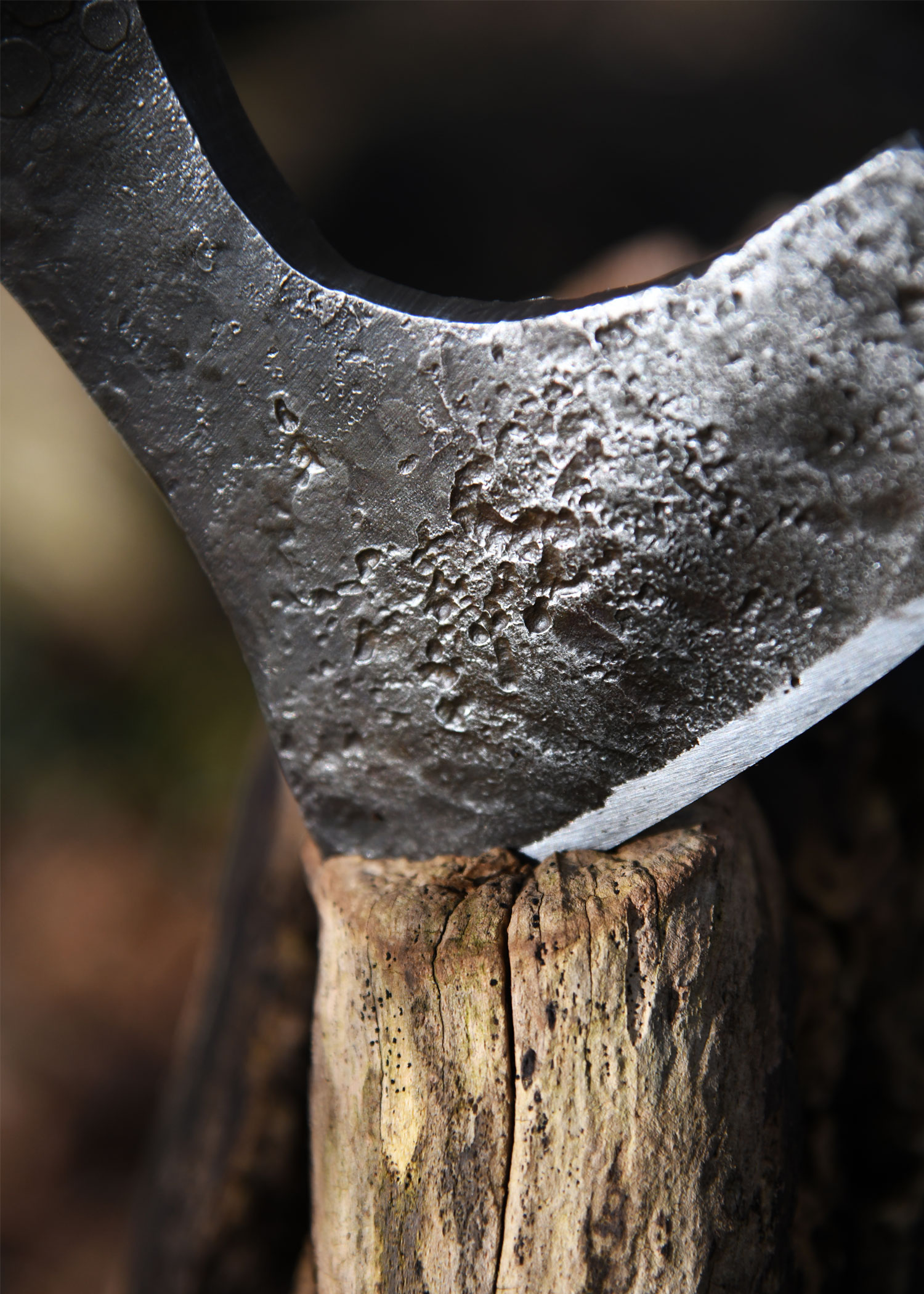 Détail du tranchant de la hache viking forgée type B