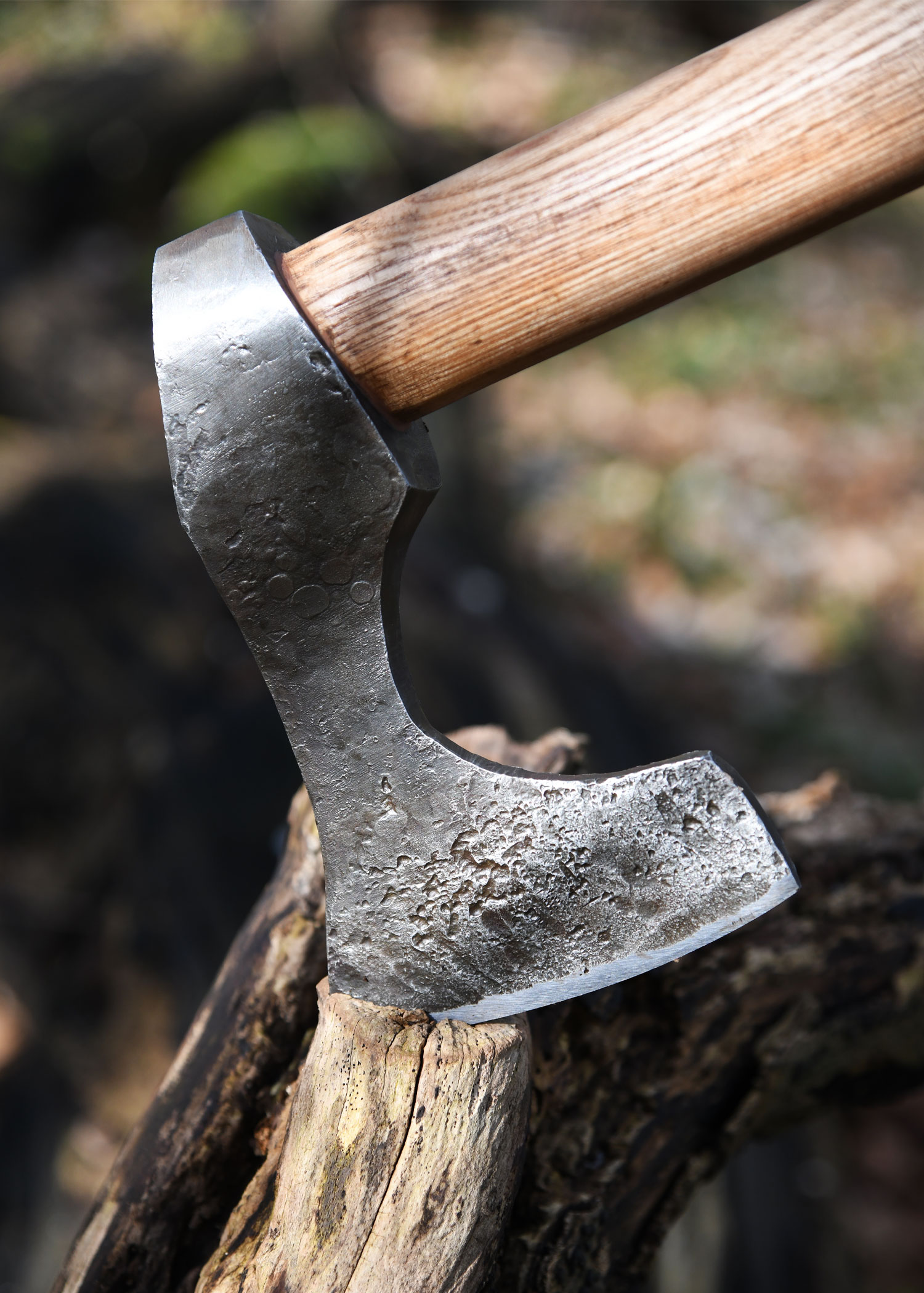 Manche en frêne de la hache viking forgée type B