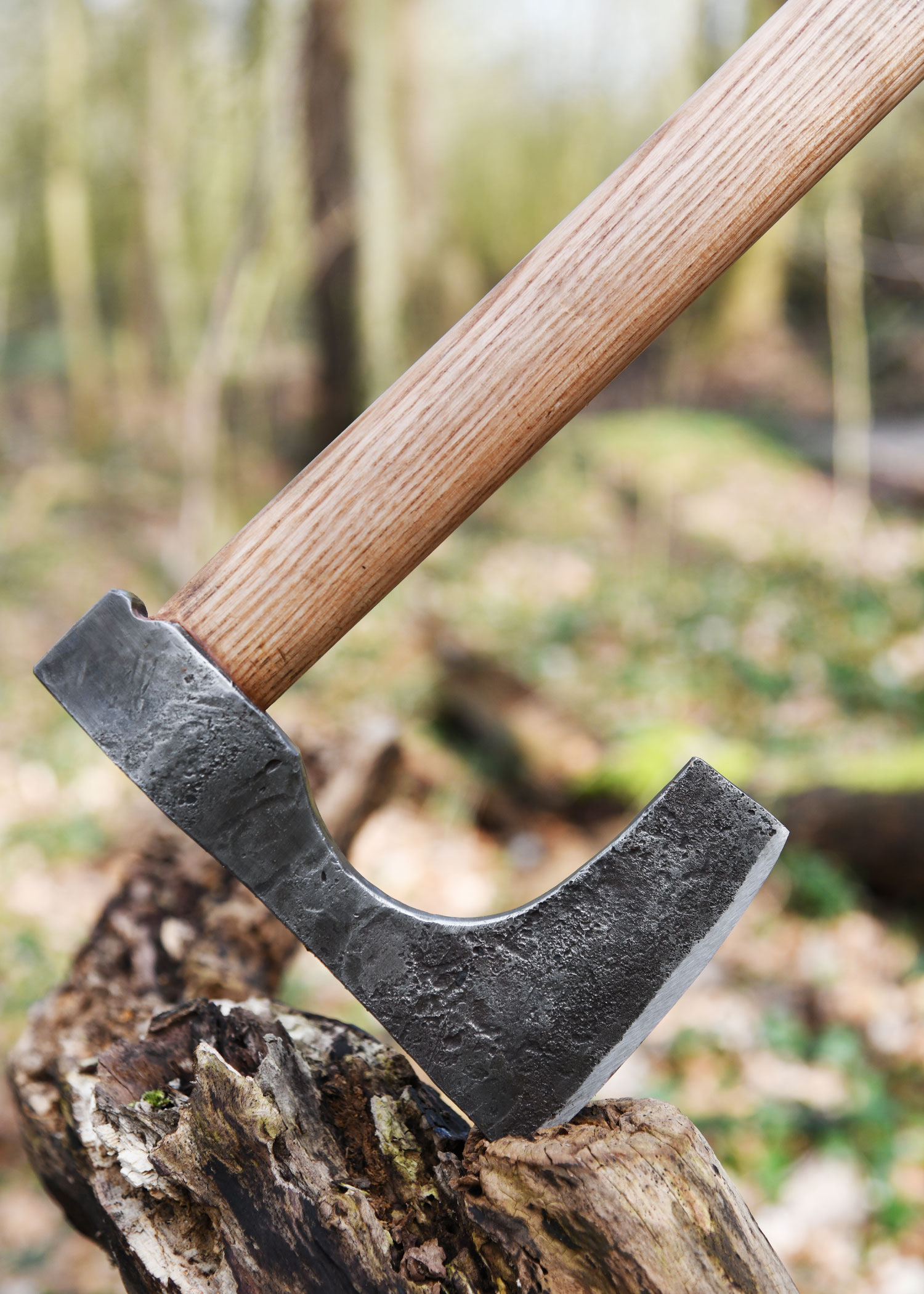 Hache viking type C Ulfberth vue de profil