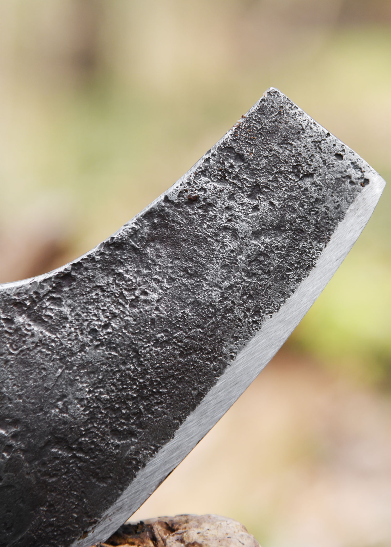 Manche en frêne de la hache viking forgée type C