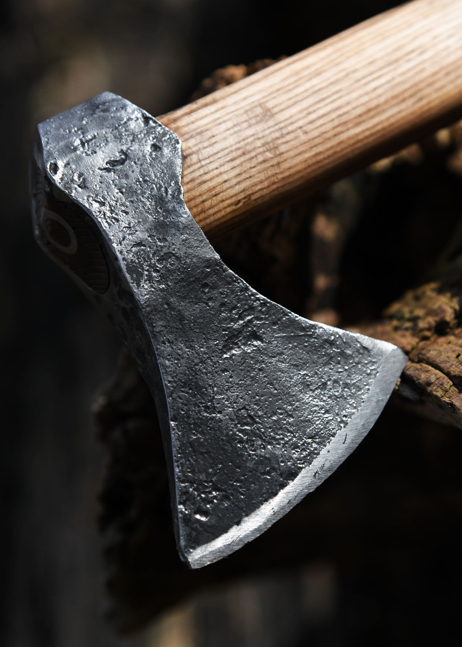 Détail du tranchant de la hache viking forgée type G