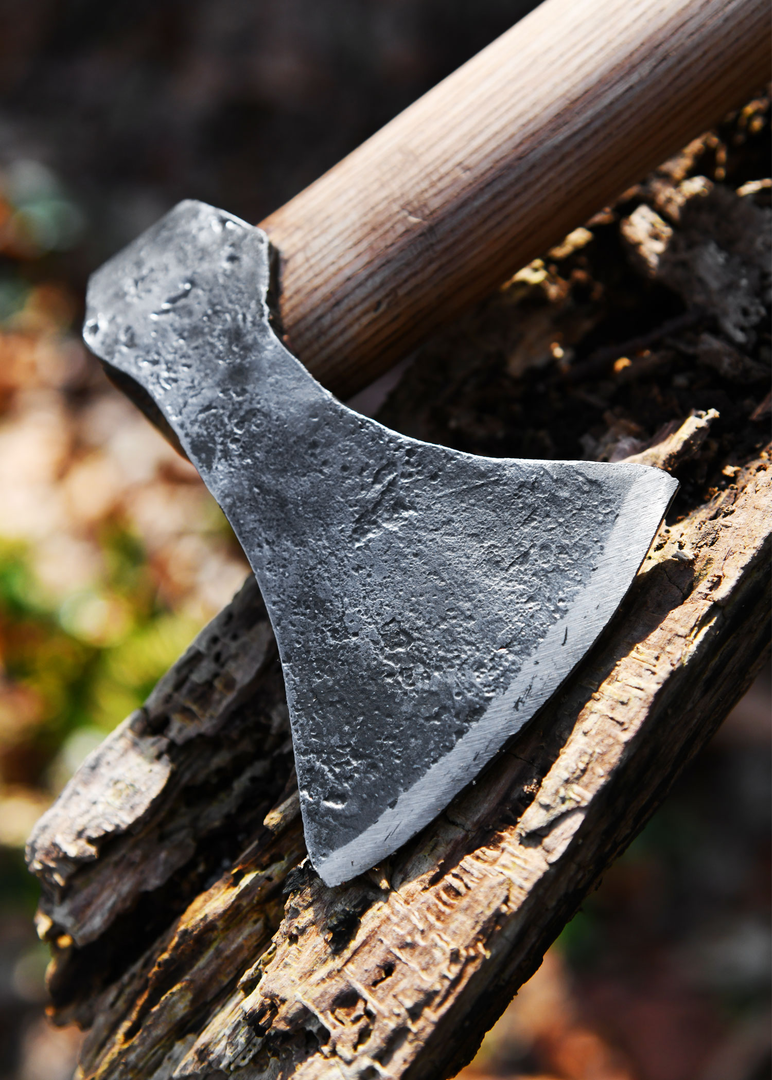 Manche en frêne de la hache viking forgée type G